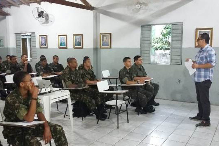 Juiz ministra palestra no Tiro de Guerra de Brumado sobre malefícios do uso das drogas