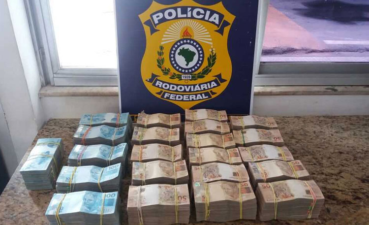 Apreendido com R$ 700 mil em Vitória da Conquista diz que dinheiro é de venda de ponto de táxi