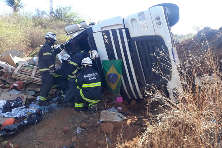 Guanambi: Caminhoneiro morre após ficar preso às ferragens em acidente na BR-030