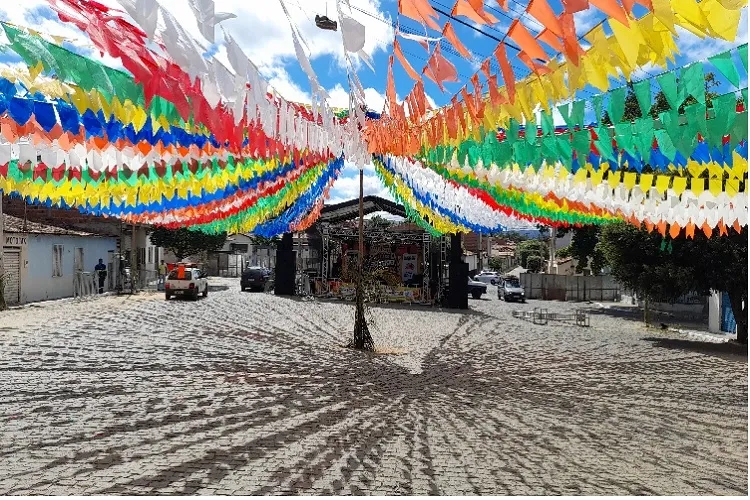 Arraiá do Bairro Dr. Juracy em Brumado: Confira a grade desta sexta-feira (23)