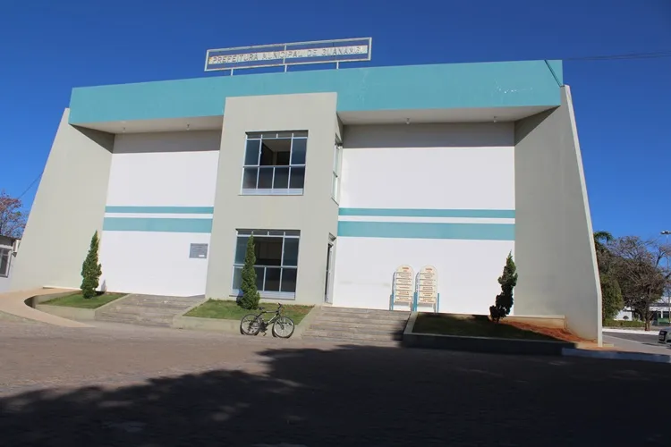 Servidor acusado de desviar R$ 600 mil da Prefeitura de Guanambi é exonerado