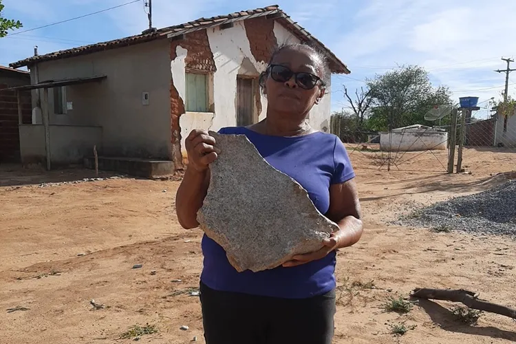 Brumado: Detonação em obra no Arrecife lança pedras e causa danos em propriedade de idosa