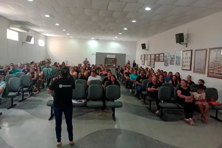 Professores da rede municipal Aracatu entram em greve por tempo indeterminado