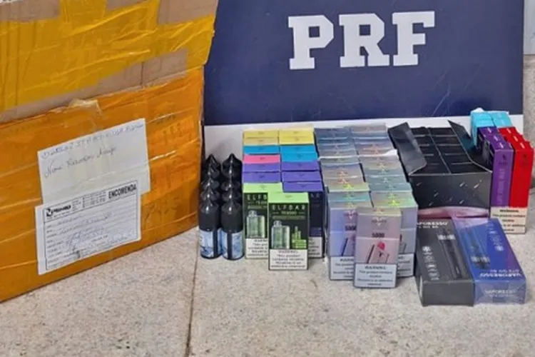 PRF intercepta carga de cigarros eletrônicos em Vitória da Conquista