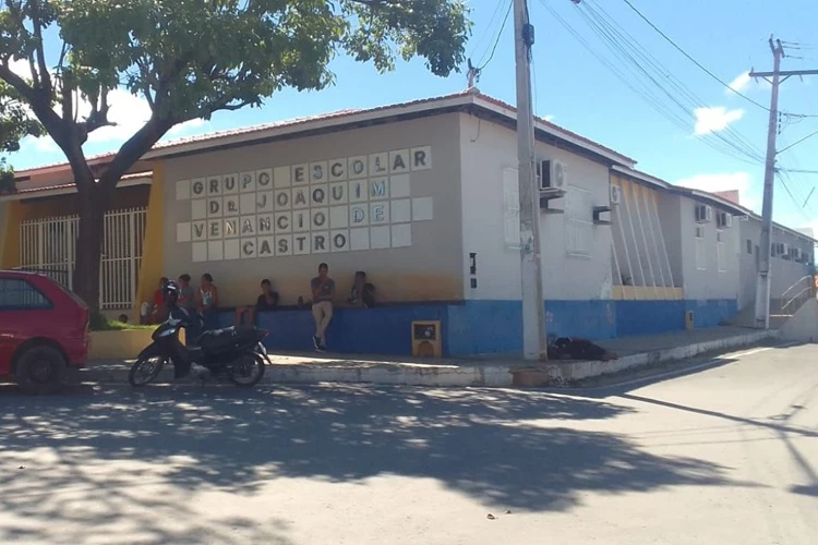 Pais enfrentam filas antecipadas para garantir matrículas na rede municipal de Matina