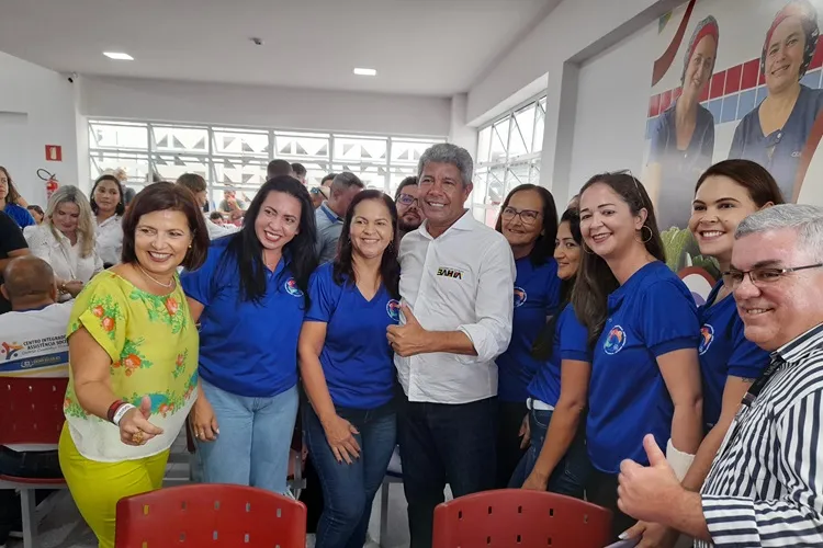 Adélia Pinheiro destaca novo momento da educação com a entrega de novos colégios