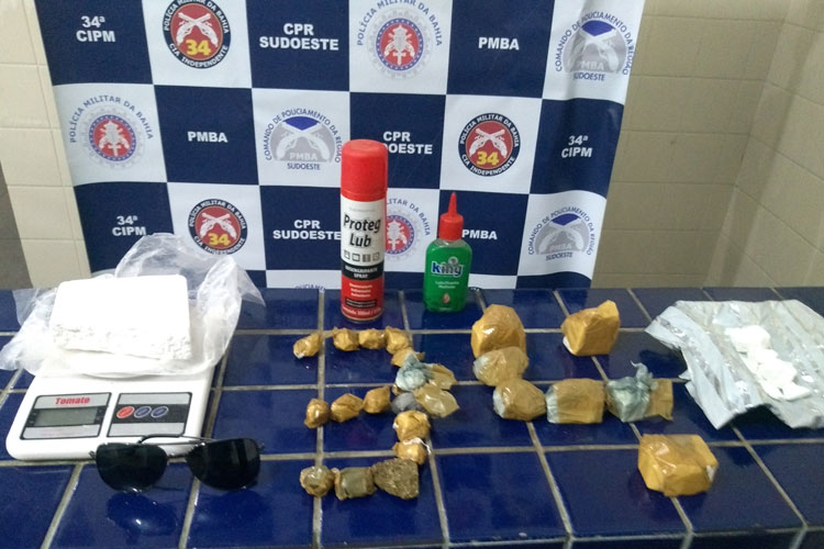 Após denúncias anônimas, PM detém acusado de tráfico com cerca de 1 kg de cocaína em Brumado