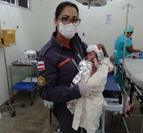 Ilhéus: Com mais de 4 kg e 51 cm, bebê nasce em ambulância dos Bombeiros