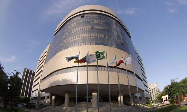 TRF-4: Advogados pedem prisão do juiz Sérgio Moro por descumprir alvará de soltura de Lula