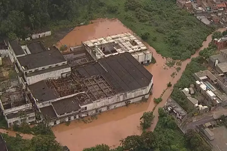Temporal causa alagamentos e deixa cidades da Grande São Paulo debaixo d'água
