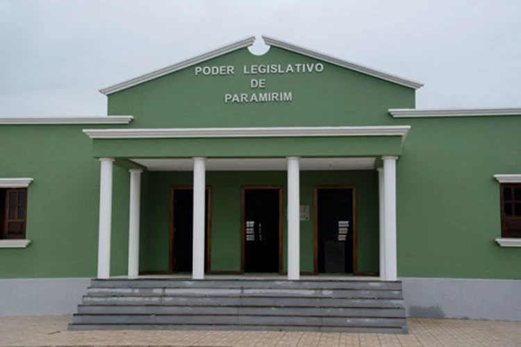 Câmara de Paramirim cria vale-alimentação de R$ 1500 para vereadores