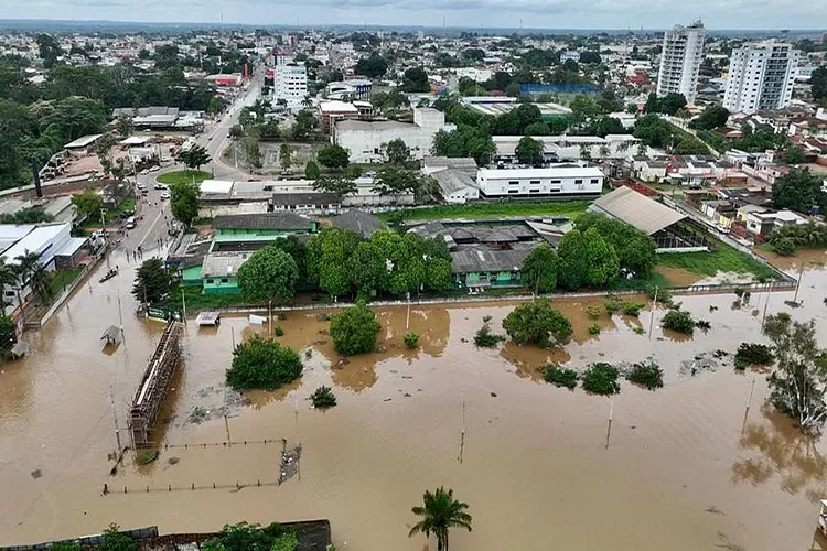 Chuvas e enchente deixam mais de 3 mil desalojados em Rio Branco