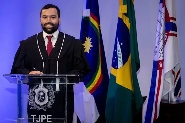 Brumadense conclui escola de magistratura e se torna juiz no Pernambuco