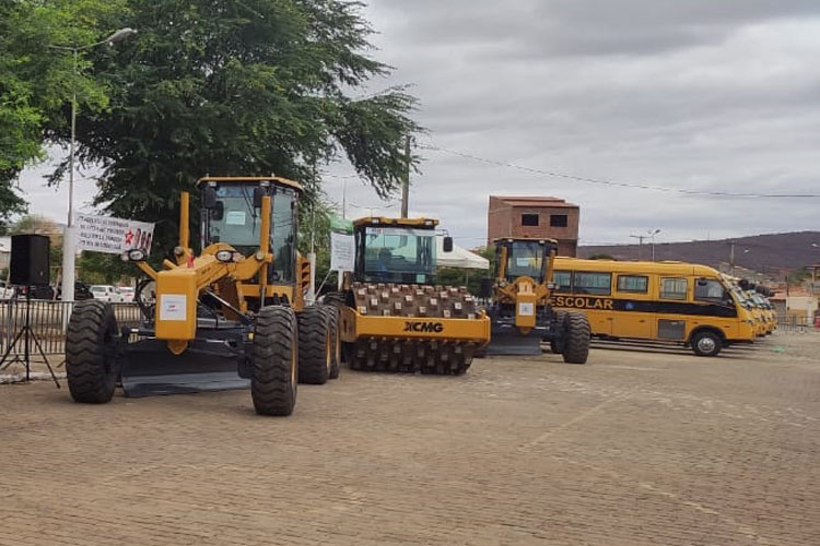 Brumado: Rui Costa vai entregar ônibus escolares e máquinas de manutenção de estradas vicinais