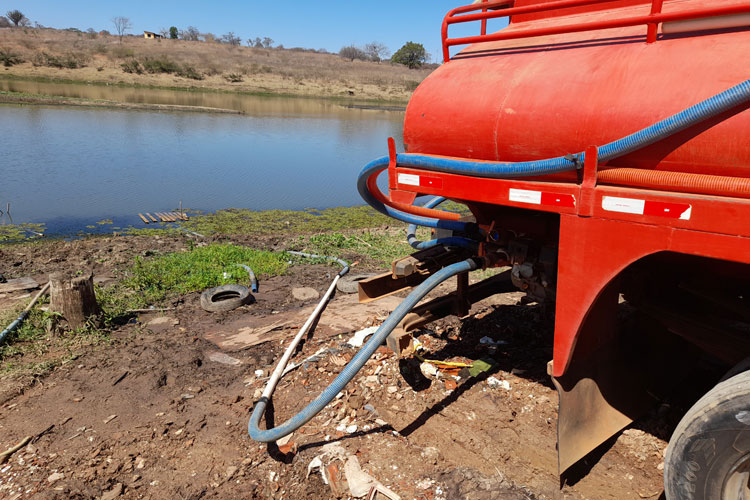 Brumado: Moradores da Gameleirinha estão pagando R$ 600 para obter água bruta via carro pipa