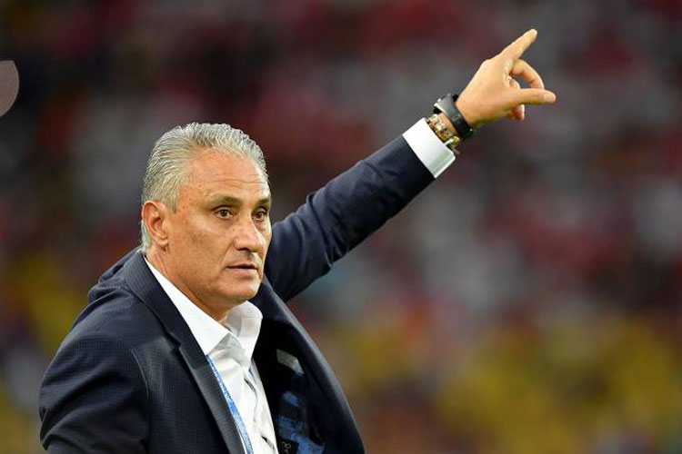 Tite aceita proposta da CBF e renova até 2022