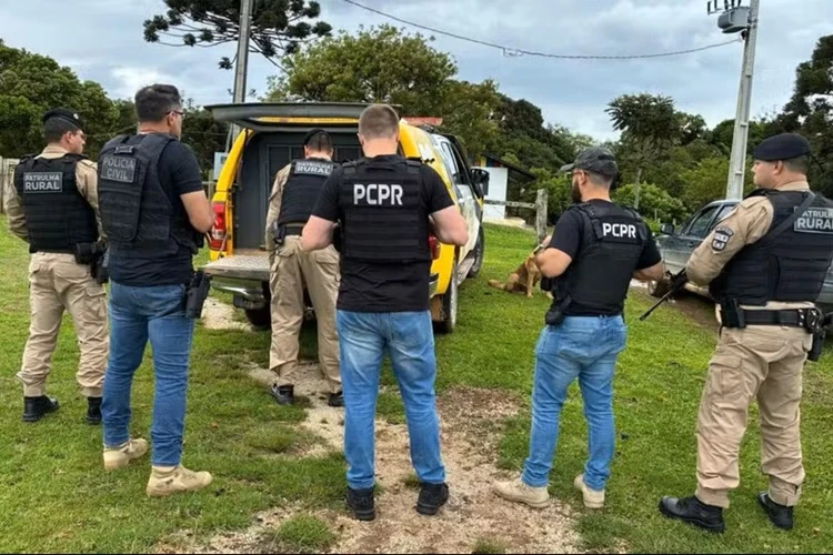 Pai suspeito de estuprar a filha é preso após confidência entre amigas e intervenção de escola