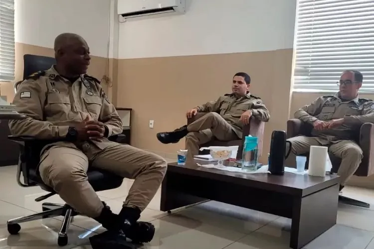 Comandante do 24º BPM promove reunião de alinhamento com oficiais em Brumado
