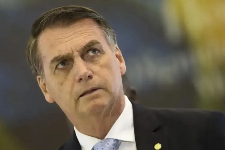 Jair Bolsonaro fica em silêncio na PF em depoimento sobre trama golpista