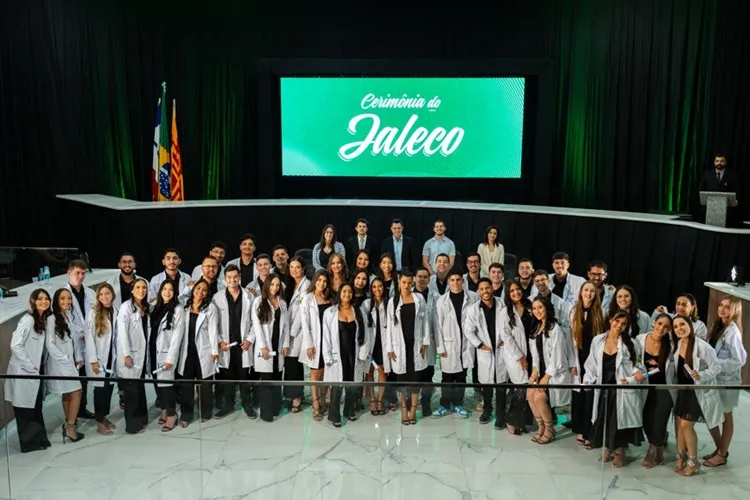 Brumado: 3ª turma de Medicina celebra início da jornada acadêmica com Cerimônia do Jaleco