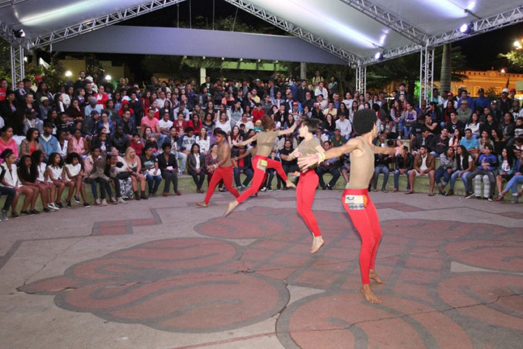 Barracão Cultural realiza festejos em homenagem à Nossa Senhora Santana em Caetité