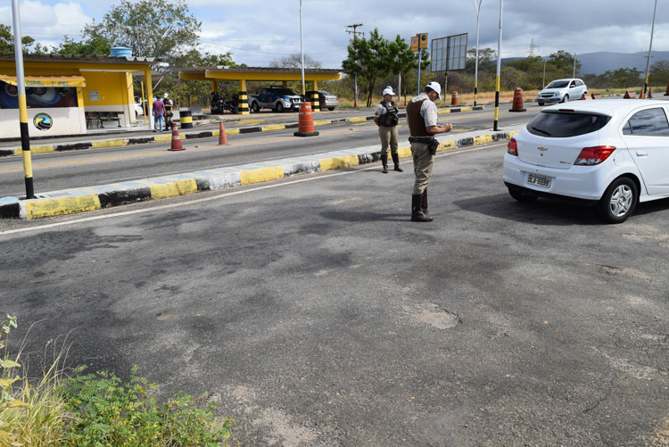 Polícia Rodoviária Estadual orienta condutores nas rodovias de acesso à Brumado