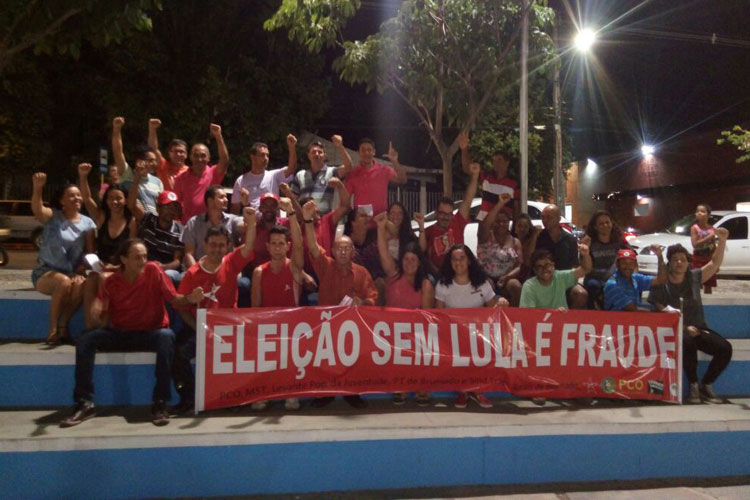 Militantes do PT e aliados se manifestam em apoio ao ex-presidente Lula em Brumado