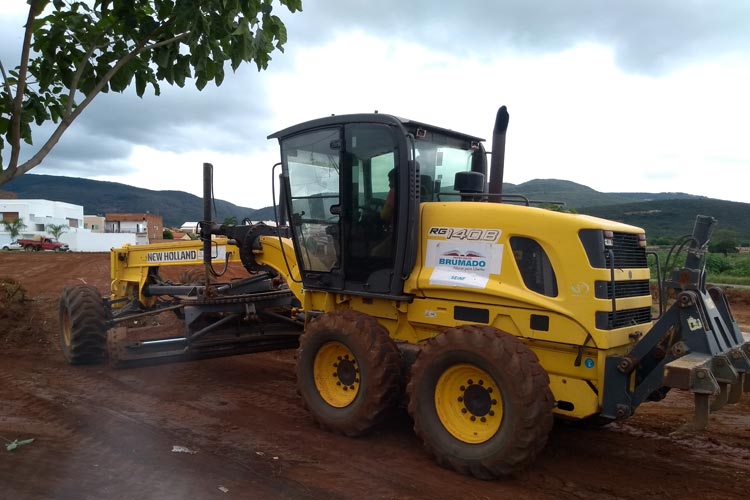 Brumado: Prefeitura inicia operação limpa terreno no combate aos avanços das arboviroses