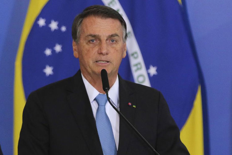 'A gasolina tá barata, o gás de cozinha tá barato', afirma Bolsonaro