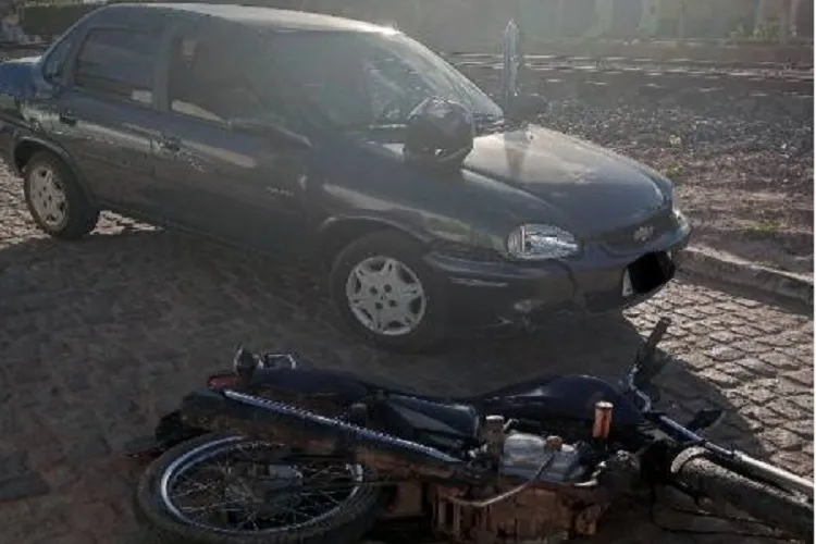 24º BPM registra acidente entre carro e moto com condutores sem CNH em Tanhaçu