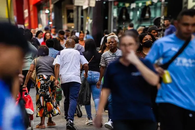 IBGE: Brasil tem 213,4 milhões de habitantes