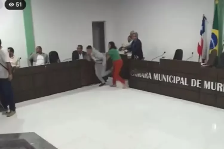 Sessão da Câmara de Muritiba é tumultuada após vereador insinuar agressão