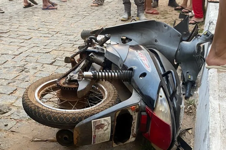 Livramento de Nossa Senhora: Jovem morre depois de ter moto atingida por caminhonete