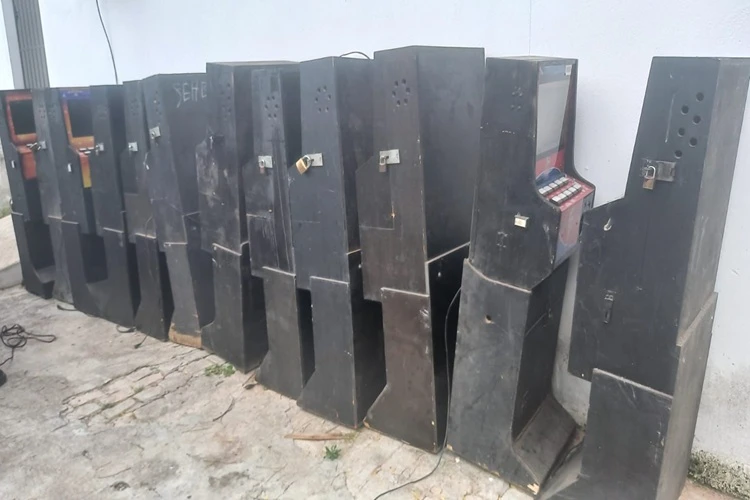 Máquinas caça-níquel são apreendidas em comércio na cidade de Seabra