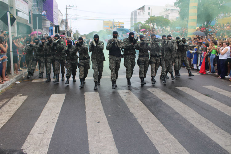 Polícia Militar, Tiro de Guerra, escolas e entidades abrilhantaram desfile de 07 de setembro em Brumado
