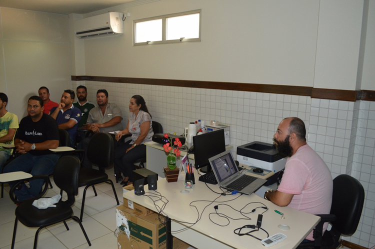 Caetité: Motoristas da Secretaria de Desenvolvimento Social participam de palestra sobre trânsito