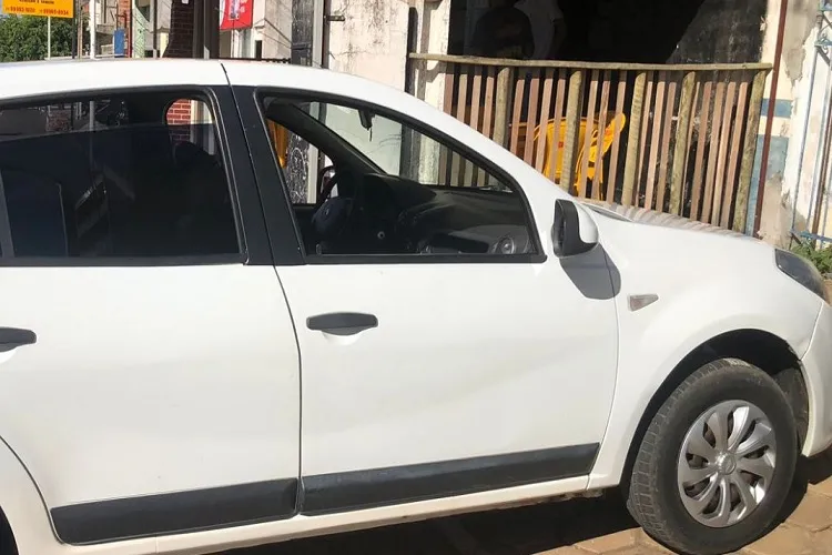 Veículo com restrição de furto é apreendido em Macaúbas