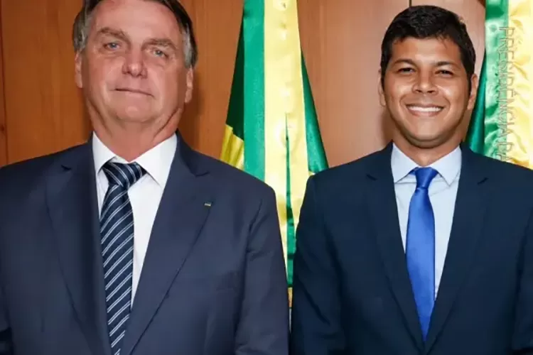Deputado baiano propõe Comenda 2 de Julho ao ex-presidente Jair Bolsonaro
