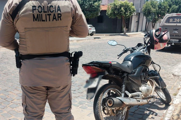 24º BPM recupera moto furtada no pátio de metalúrgica em Brumado