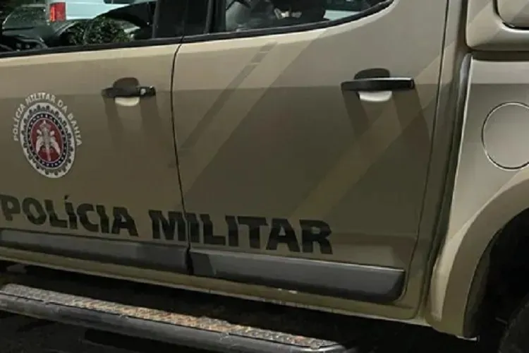 Condutor que empinava moto com farol apagado colide com veículo em Vitória da Conquista