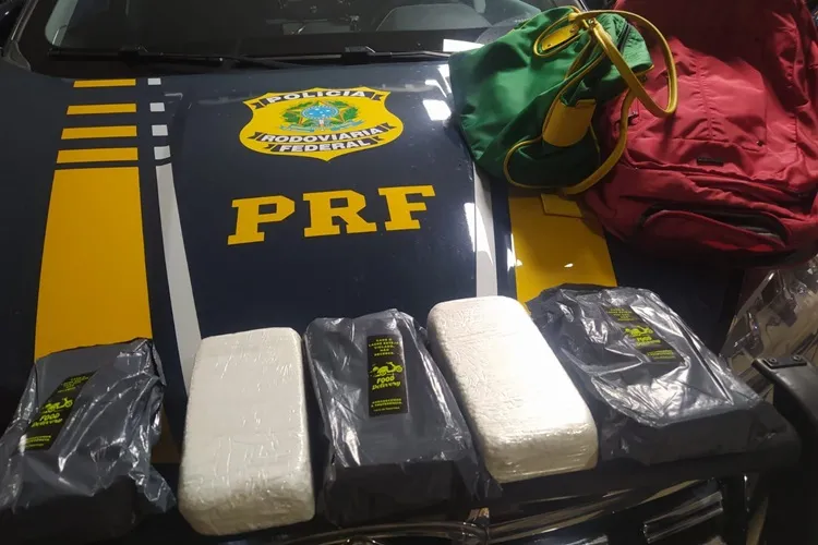 Vitória da Conquista: PRF apreende 5 kg de pasta base de cocaína avaliada em R$ 600 mil