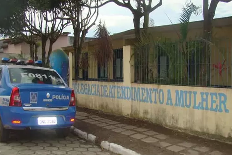 Homem é preso após suspeita de beijar boca de criança de 9 anos em Teixeira de Freitas