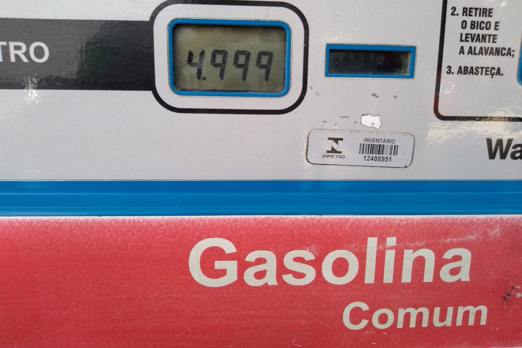 Gasolina volta ser vendida a menos de R$ 5 em Brumado, mas ainda é a mais cara da região