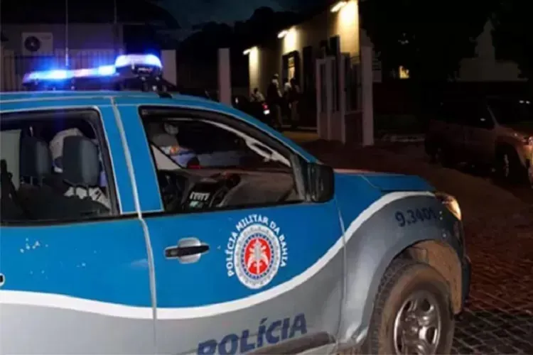 Dupla é detida com simulacros de pistola em Brumado