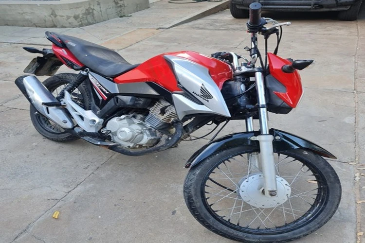 PRF recupera motocicleta com registro na BR-242 em Oliveira dos Brejinhos