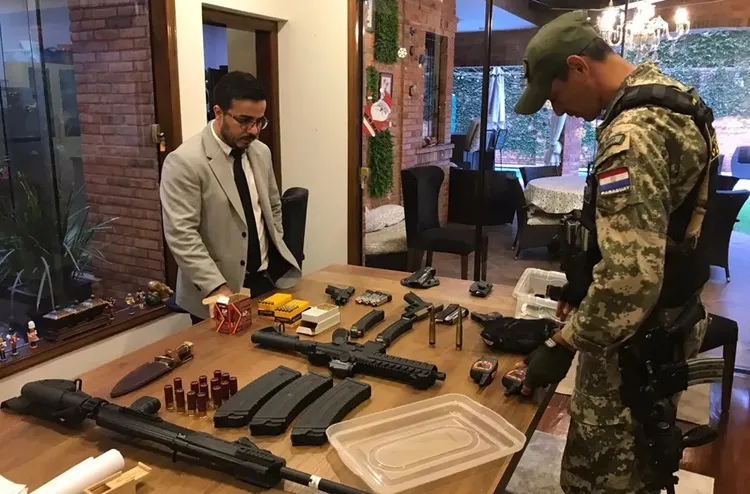 PF faz operação contra suspeitos de entregar 43 mil armas para facções