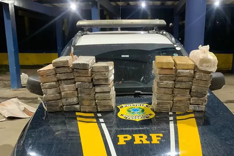 Feira de Santana: Casal é preso com 60 kg de cocaína em fundo falso de caminhonete