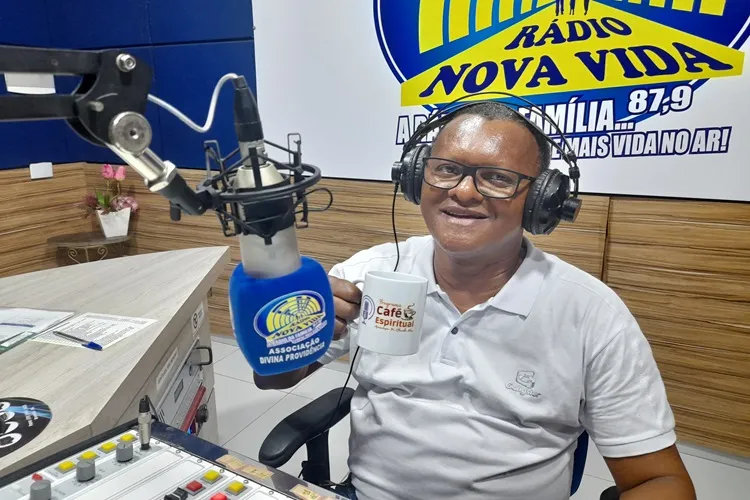 Brumado: Padre Cléo se despede do programa Café Espiritual na Rádio Nova Vida FM