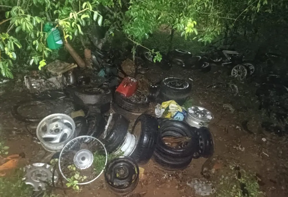 PM localiza desmanche de motocicletas e cinco pessoas são detidas em Aracatu