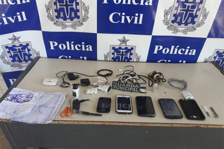 Polícia Civil apreende aparelhos celulares na cadeia da cidade de Carinhanha